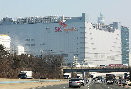 [특징주] 엔비디아 신고가에 SK하이닉스 4%↑…프리마켓서 '30만닉스'